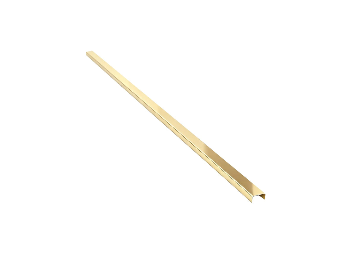 Adeqo sierstrip Goud van 120 cm schuin van opzij, met het U-profiel van 27 mm in 304 roestvast staal in beeld