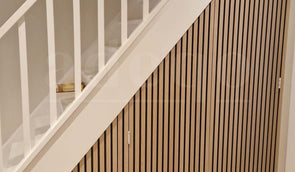 Inbouwkast bekleden met houten wandpanelen: zo ziet hij er echt ingebouwd uit