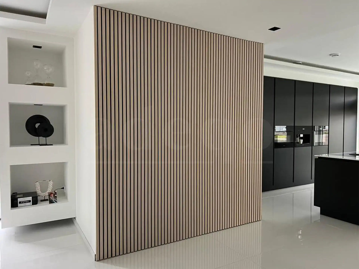 Verborgen deuren maken met akoestische wandpanelen