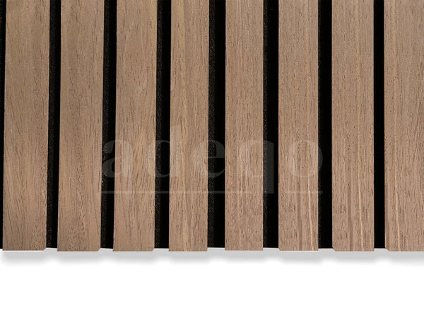 Adeqo Akupanel Brandwerend 300 x 60 cm in Klassiek Walnoot, akoestisch wandpaneel met smalle latten op zwart vilt