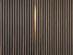 Adeqo sierstrip Rose Goud van 60 cm in de wand van een akoestisch wandpaneel