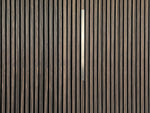 Adeqo sierstrip Zilver van 60 cm in de wand van een akoestisch wandpaneel