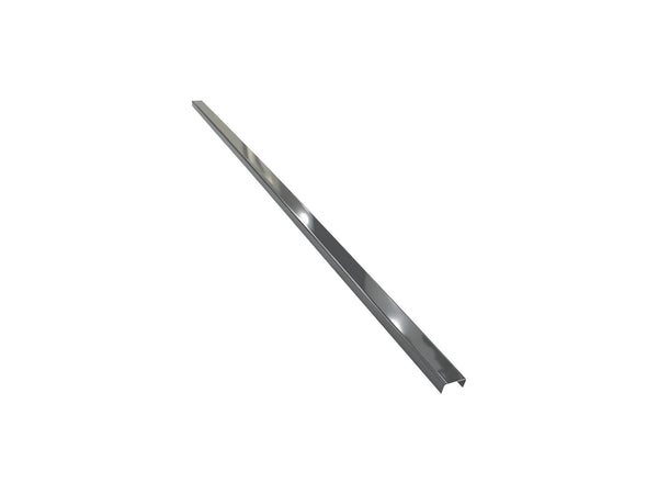 Adeqo sierstrip Zwart van 120 cm schuin van opzij, met het U-profiel van 27 mm in 304 roestvast staal in beeld